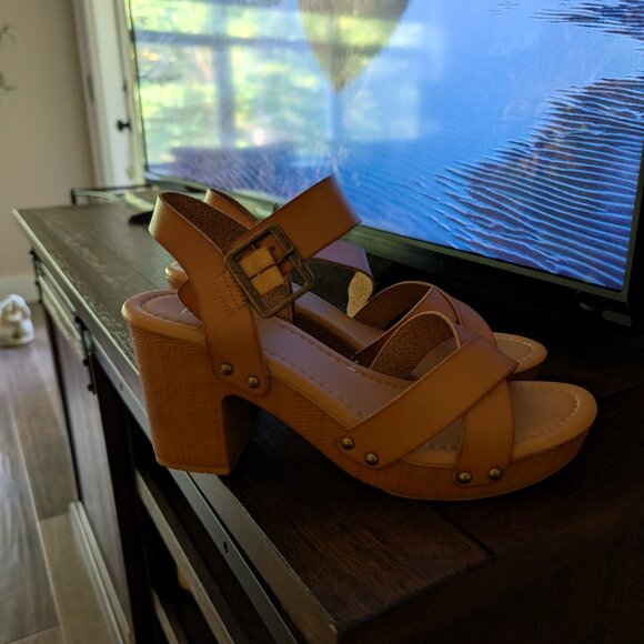 Dunes Women's Sayer Faux Wood Sandal NWOT - Picture 3 of 4